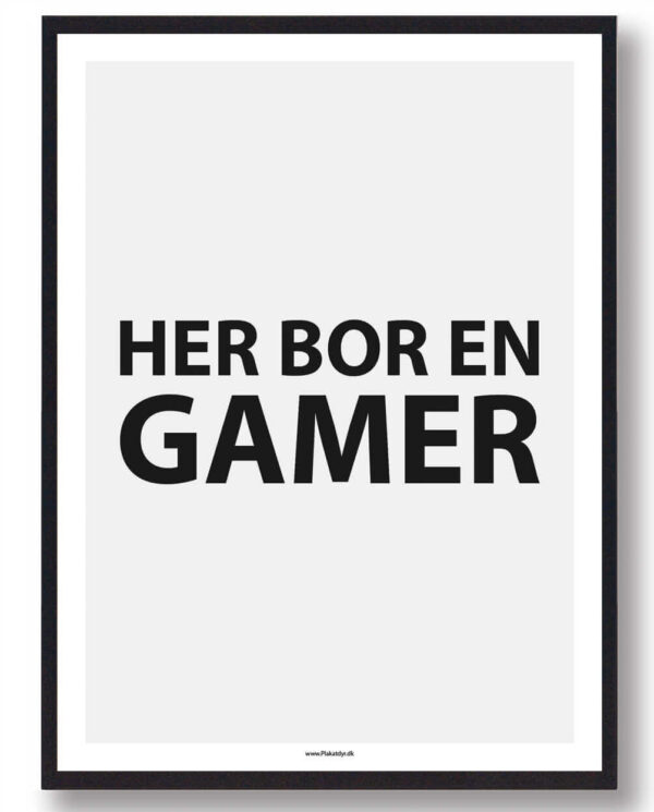 Her bor en gamer - gamerplakat (PC) (Størrelse: L - 50x70cm (B2))